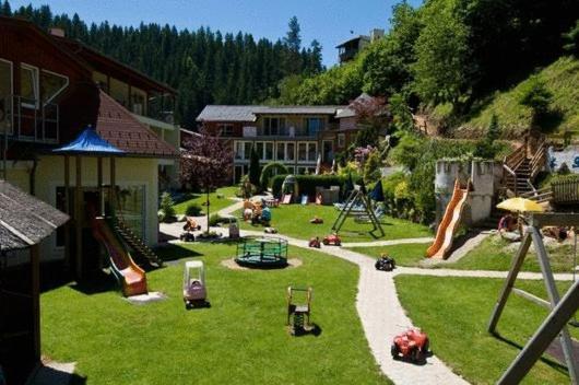 Smileys Kinderhotel Trebesing Ngoại thất bức ảnh
